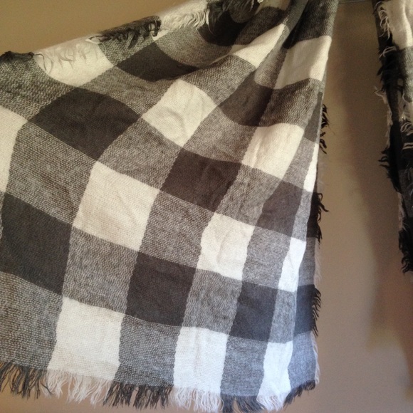 Fuzzy Gray and White Plaid Rectangle Blanket Scarf - Picture 7 of 9